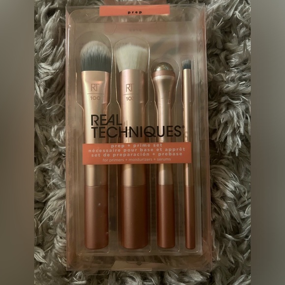 Real Techniques - Picture 1 of 3